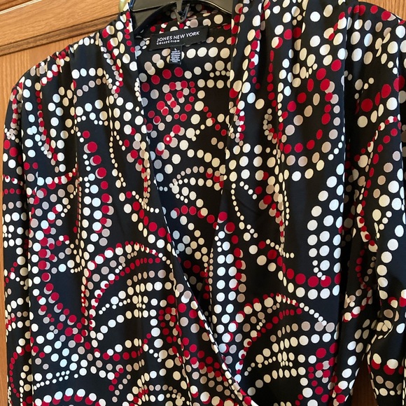 COPY - Jones New York wrap top. Size Large. - Picture 2 of 5